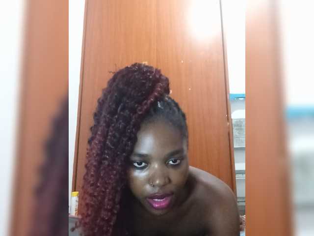 Glowgoddes live cam on BongaCams