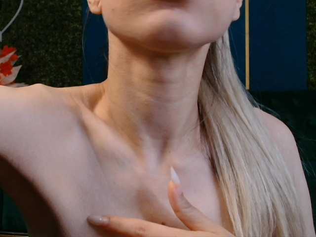 LauraineMisti live cam on BongaCams