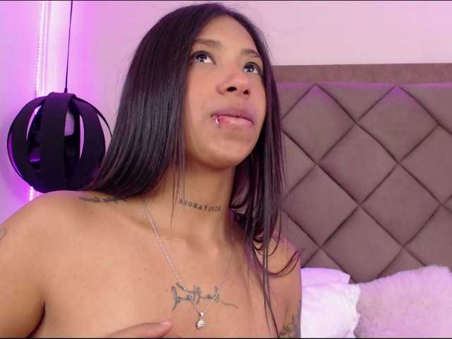 Dakota-Reese live webcam show