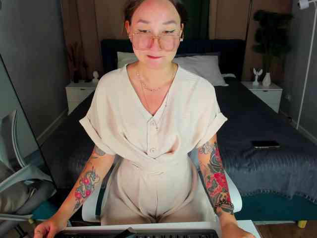 Debra-Wade webcam