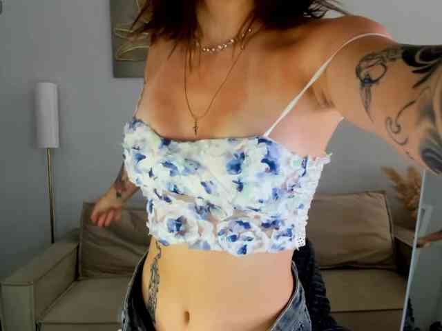 Debra-Wade webcam