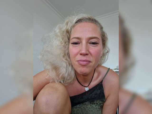 MoonKitten live webcam show