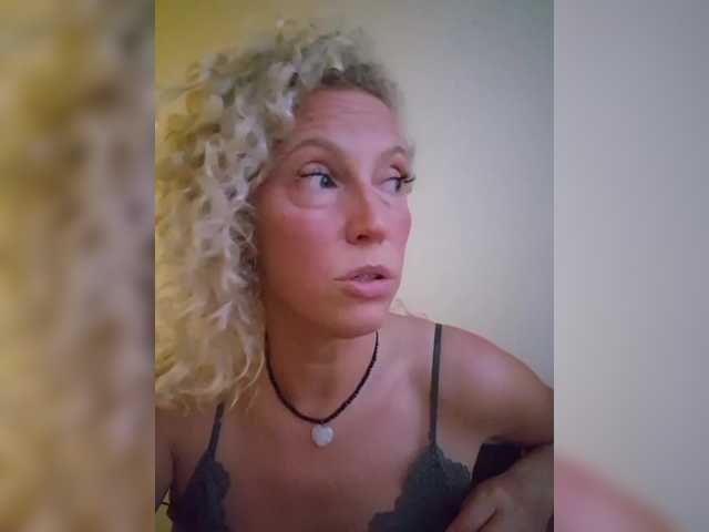MoonKitten live cam on BongaCams