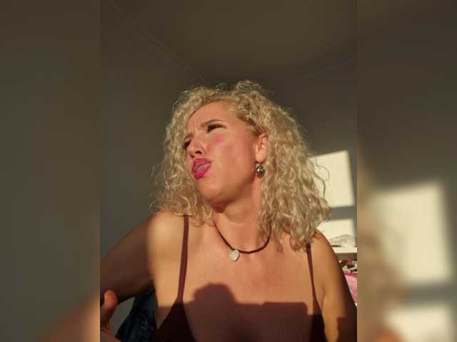 MoonKitten live cam on BongaCams