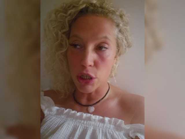 MoonKitten live cam on BongaCams