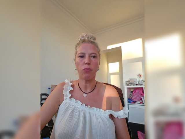 MoonKitten live cam on BongaCams