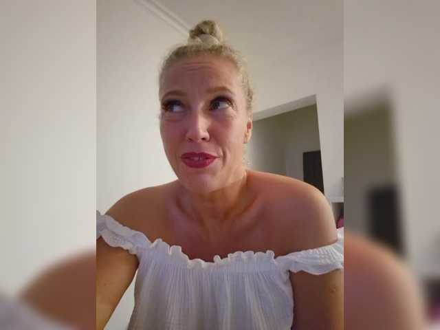 MoonKitten live webcam show