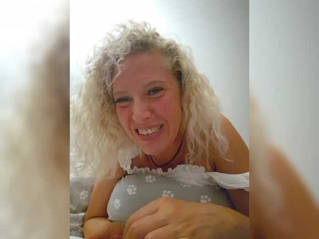 MoonKitten live cam on BongaCams