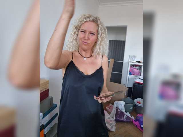 MoonKitten live cam on BongaCams