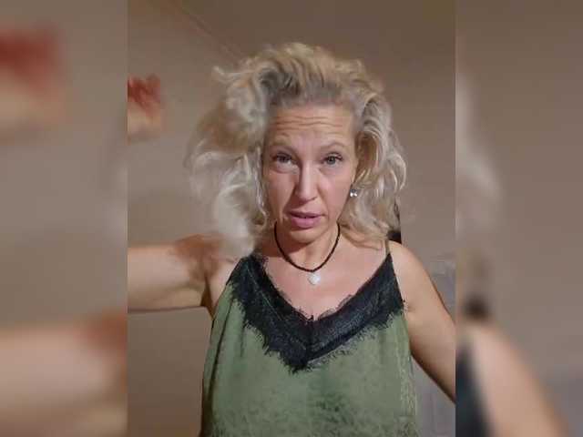 MoonKitten live cam on BongaCams