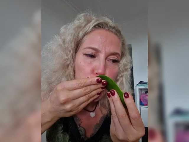 MoonKitten live webcam show