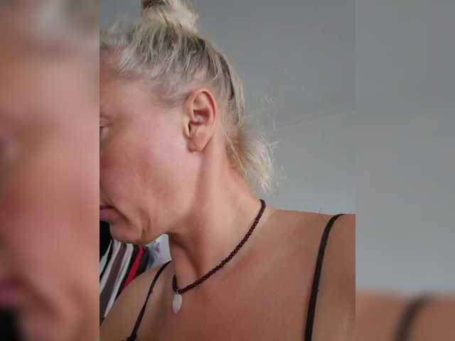 MoonKitten live cam on BongaCams