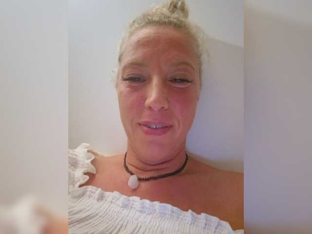 MoonKitten live cam on BongaCams