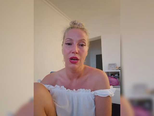 MoonKitten live webcam show