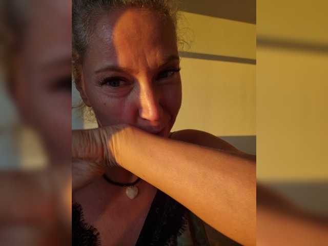 MoonKitten live cam on BongaCams