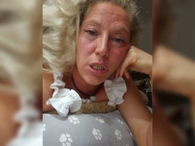 MoonKitten live cam on BongaCams
