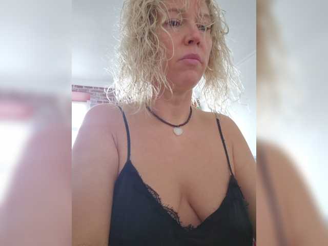 MoonKitten live cam on BongaCams