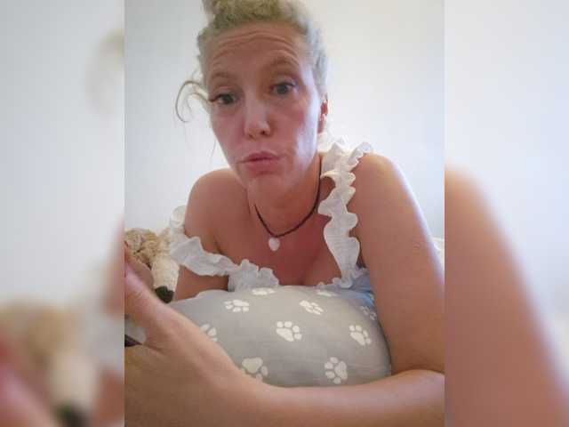 MoonKitten live cam on BongaCams