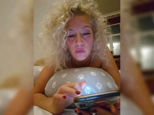 MoonKitten live webcam show