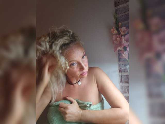 MoonKitten live cam on BongaCams