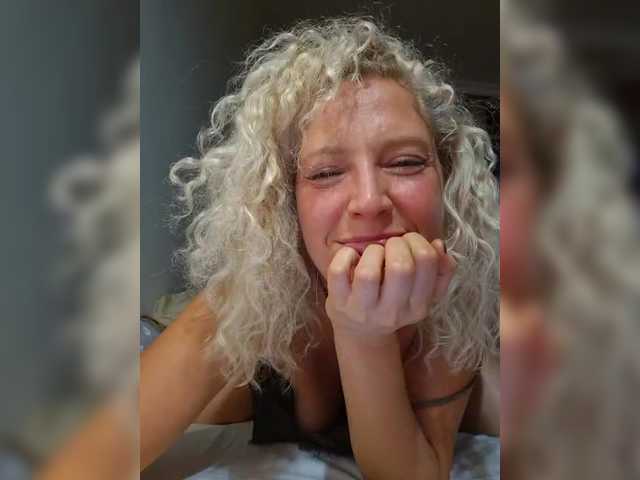 MoonKitten live cam on 