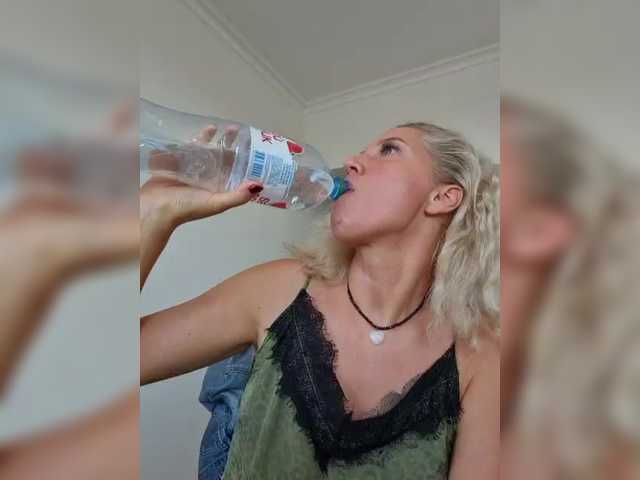 MoonKitten live cam on BongaCams