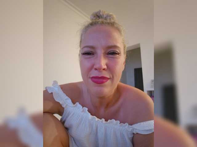 MoonKitten live webcam show