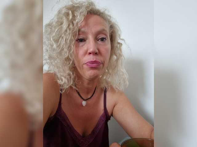 MoonKitten live cam on BongaCams