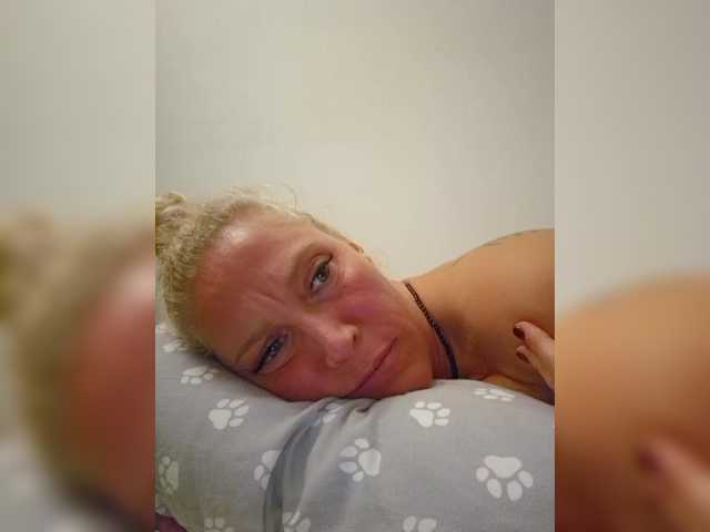 MoonKitten live webcam show