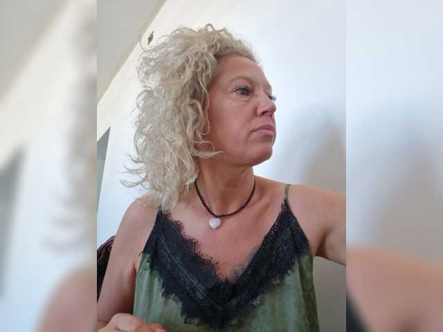 MoonKitten live cam on BongaCams