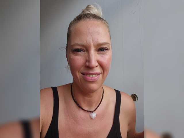MoonKitten live cam on BongaCams