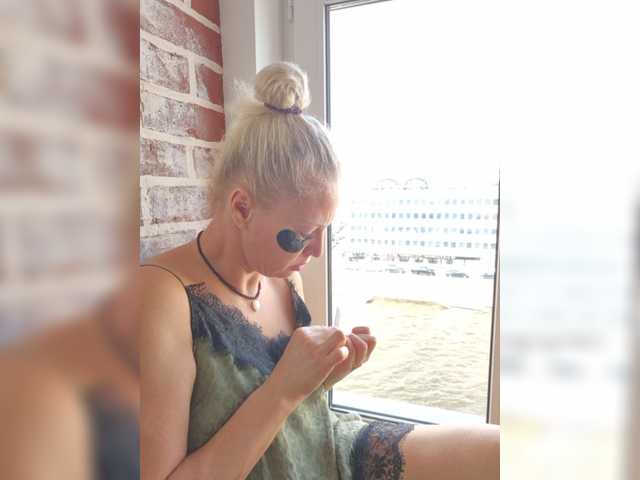 MoonKitten live cam on BongaCams