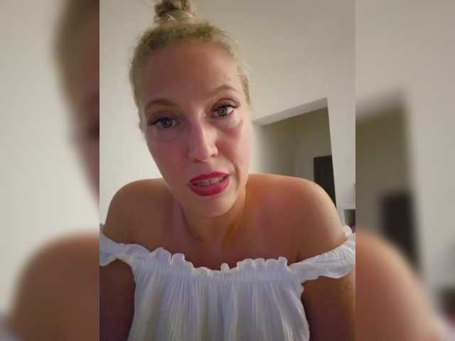 MoonKitten live webcam show