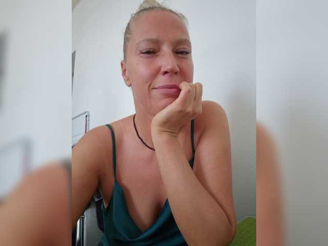 MoonKitten live cam on BongaCams