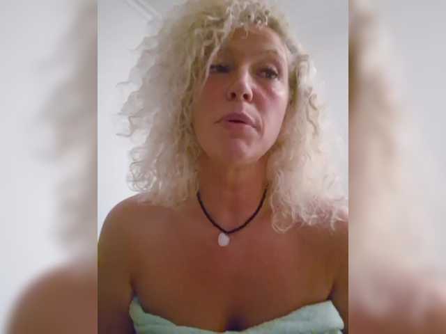 moonkitten cam belle