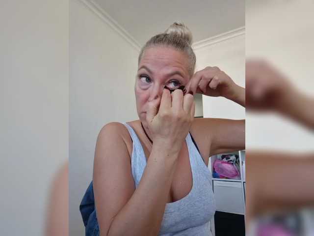 MoonKitten live cam on BongaCams