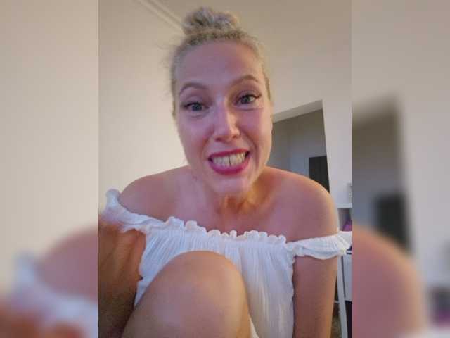 MoonKitten live webcam show