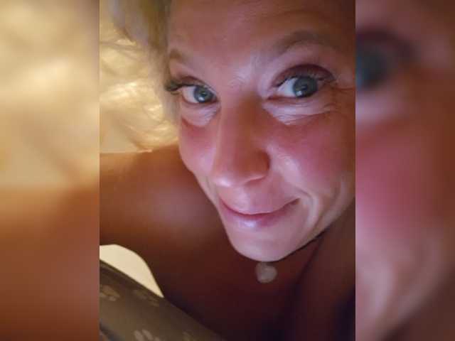 MoonKitten live cam on BongaCams