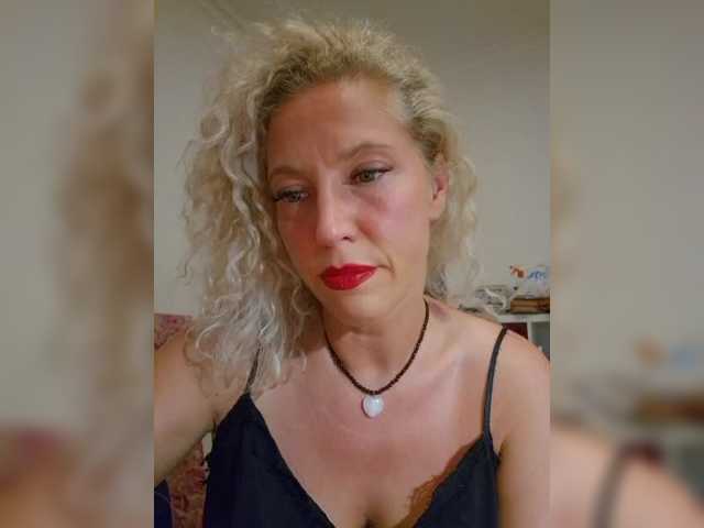 MoonKitten live cam