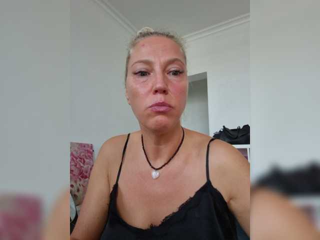 MoonKitten live cam on BongaCams