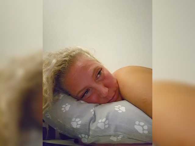 MoonKitten live webcam show