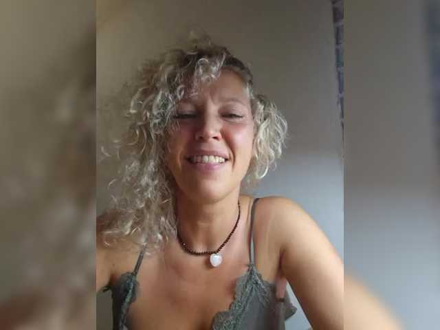 le modèle Markiza_Angelov est en webcam porno dans un show sur le site bongacams, il possède les tags suivants: White/Caucasian,Blonde,Shaved