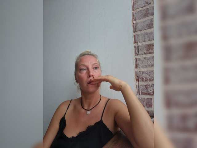 MoonKitten live cam on BongaCams