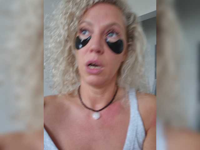 MoonKitten live cam on BongaCams