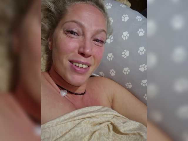 MoonKitten live cam on BongaCams