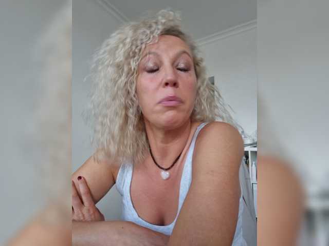 MoonKitten live cam on BongaCams