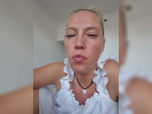 MoonKitten live cam on BongaCams