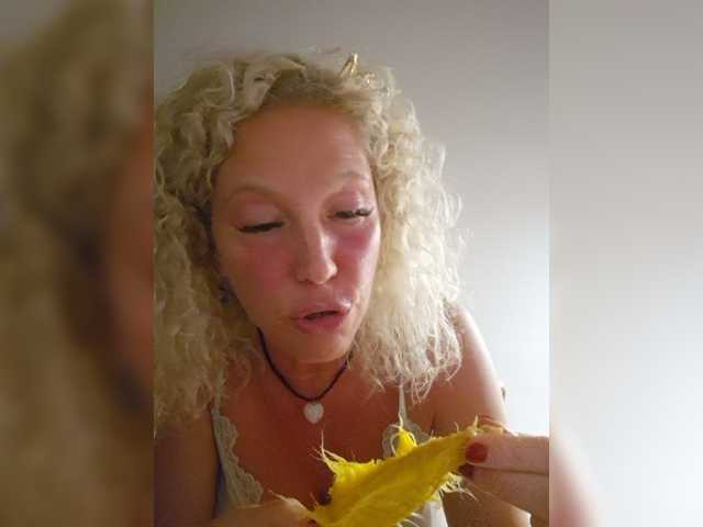 MoonKitten live cam on BongaCams