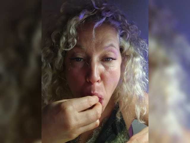 MoonKitten live cam on BongaCams
