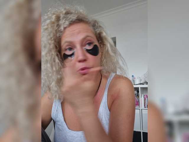 MoonKitten live cam on BongaCams
